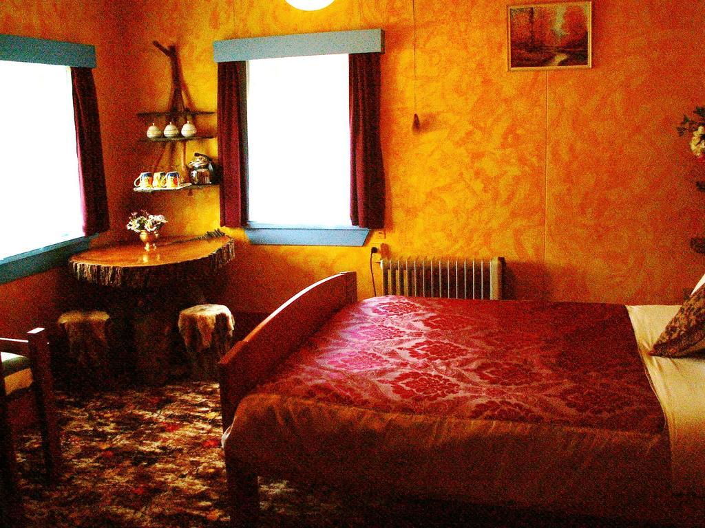 Little Paradise Lodge Creighton Room photo